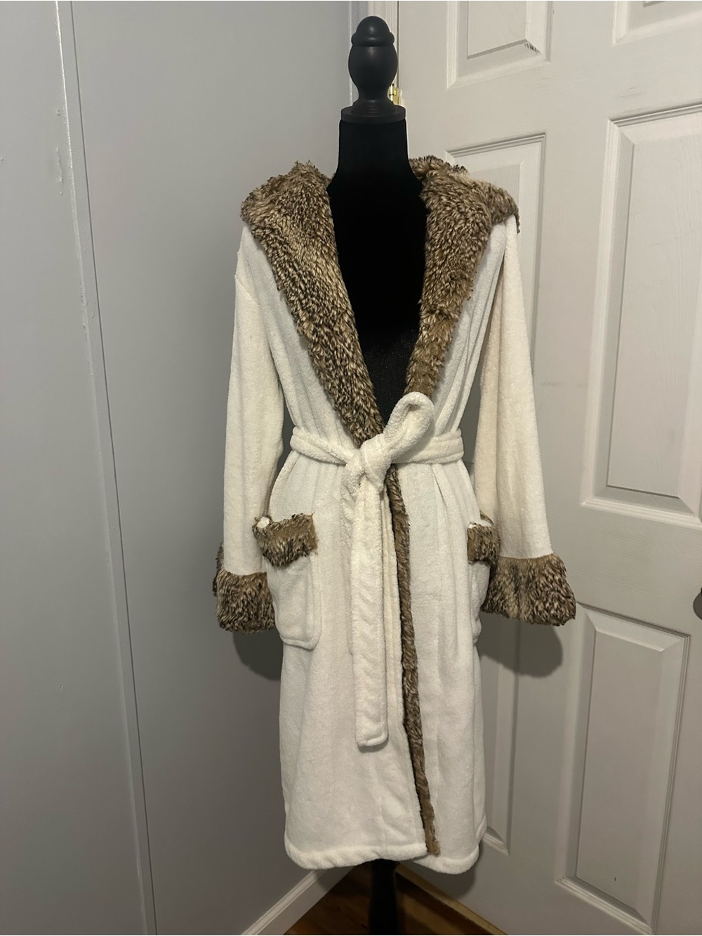 Pottery Barn Hooded Plush Bathrobe White Cream Faux Fur Shaggy Cozy